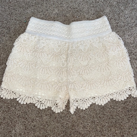 Bohemian Layered Lace Shorts - Picture 2 of 3